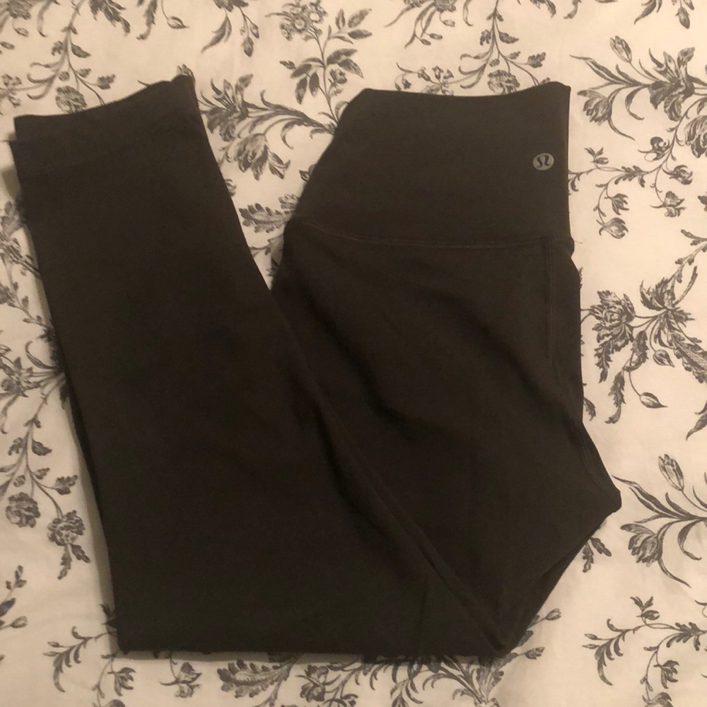 Wunder Under Crop Army Green size 6